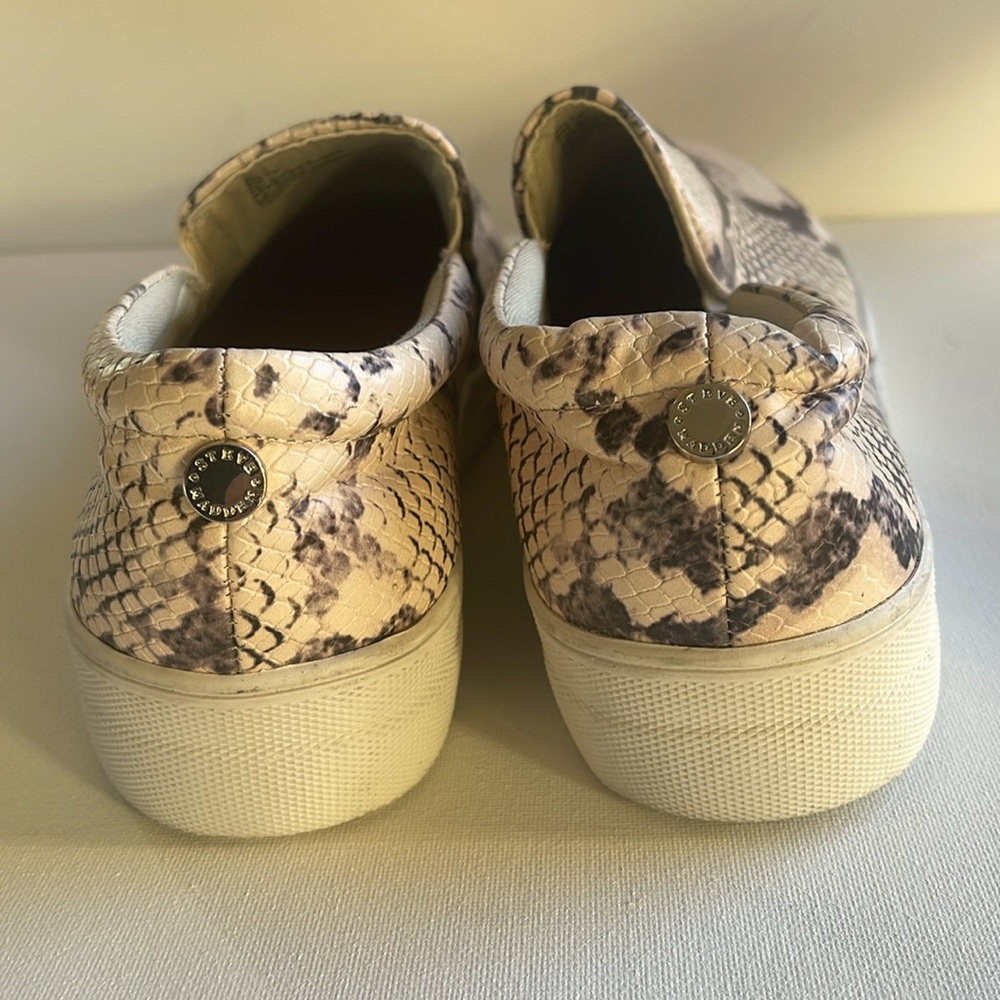 NWT STEVE MADDEN GILLS SLIP ON SNAKE SKIN PRINT SZ 9M SNEAKERS DISPLAY PAIR - Picture 11 of 12